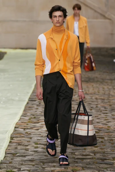 Look 11